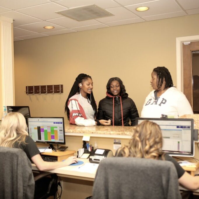 8E9A4547 patients at the front desk